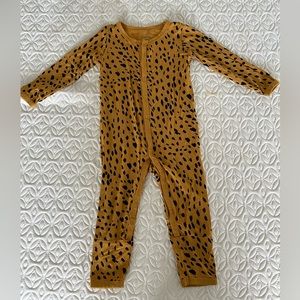 Kyte baby snap romper size 12-18 months in color Marigold Cheetah.